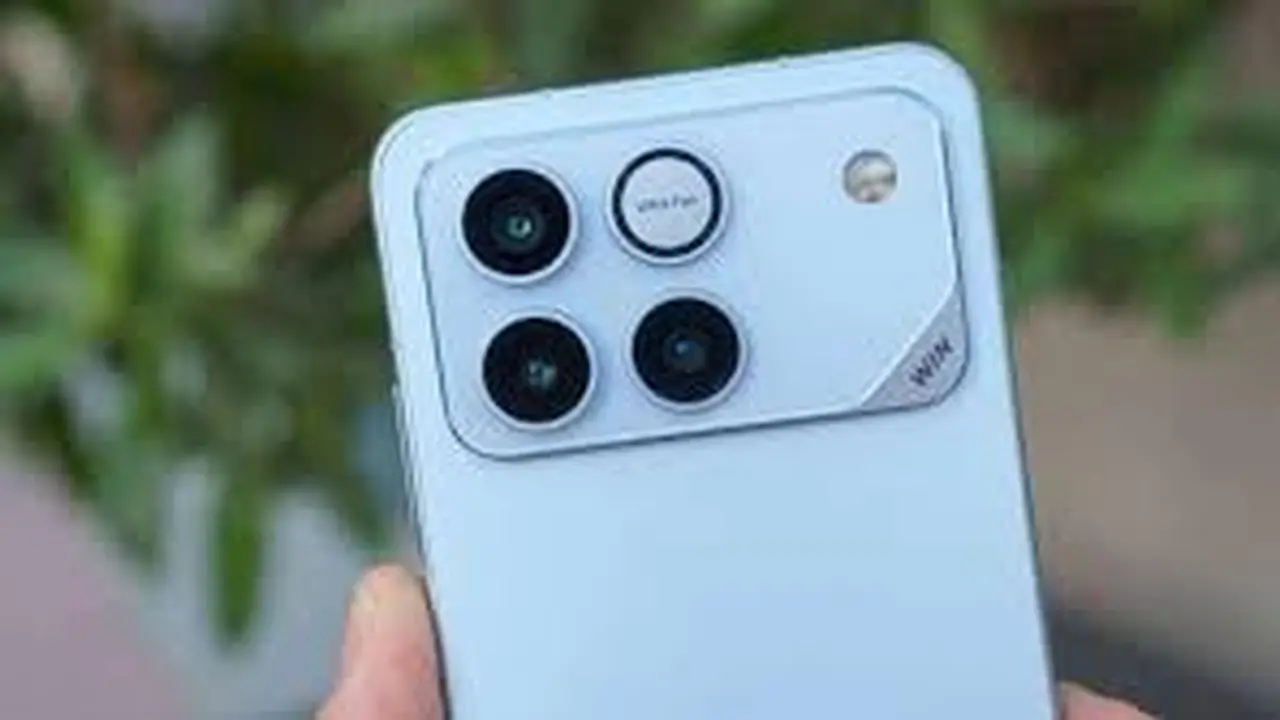 سعر ومواصفات منافسة.. تفاصيل الهاتف الأكثر بحثاً في الأسواق العربية ومصر